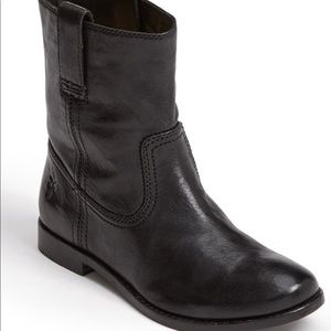 Frye Anna leather black booties